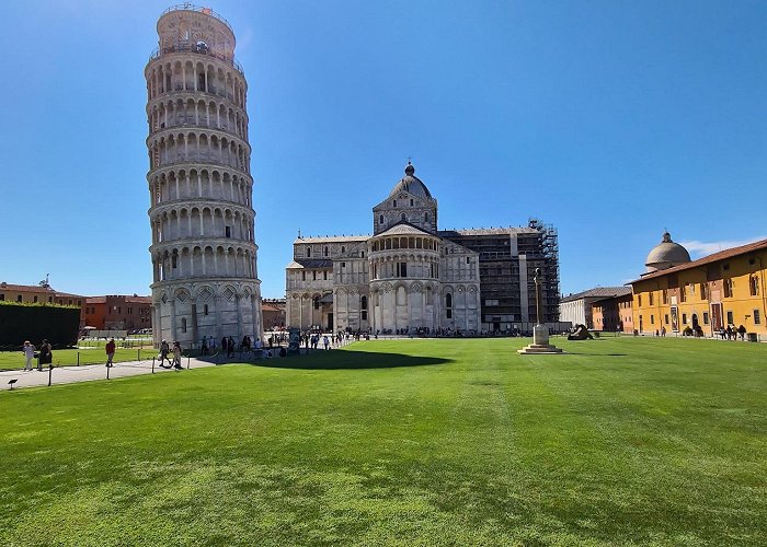 Leaning Tower of Pisa photo