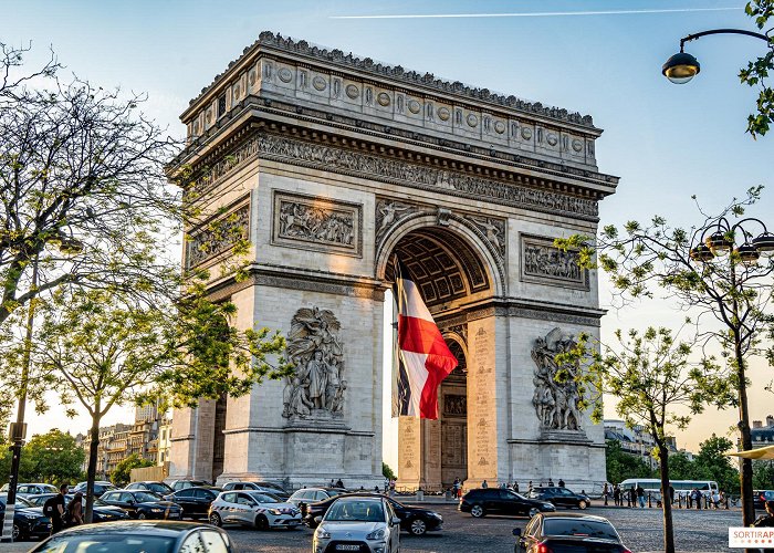 Arc de Triomphe 8-May in Paris: Arc de Triomphe and metro closed, demonstrations ... photo
