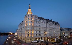 Hotel Baltschug Kempinski Moscow Exterior photo