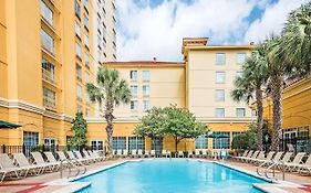 La Quinta Inn & Suites By Wyndham San Antonio Riverwalk Exterior photo