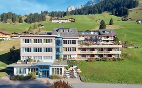 Ferien- Und Familienhotel Alpina Adelboden Exterior photo