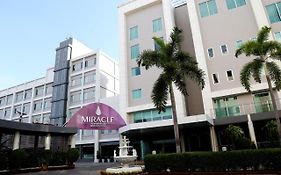 Miracle Suvarnabhumi Airport Hotel Bang Phli Exterior photo