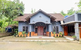 Mutiara Guesthouse Yogyakarta Exterior photo
