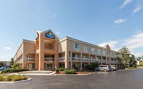 Days Inn & Suites By Wyndham Warren Exterior photo