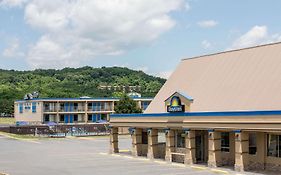 Days Inn By Wyndham Staunton Exterior photo