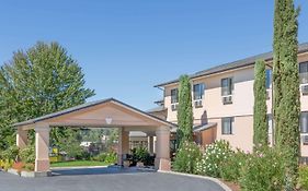 Super 8 By Wyndham Grants Pass Motel Exterior photo