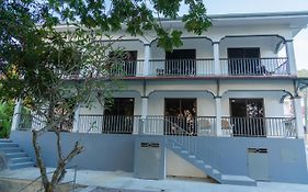 E&E Self Catering Hotel Vịnh Beau Vallon Exterior photo