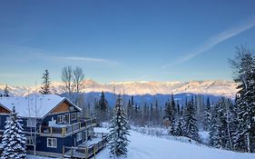 Lush Mountain Accommodations Golden Exterior photo