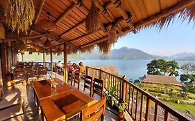 Khu nghỉ dưỡng Mai Châu HideAway Lake Hotel Exterior photo