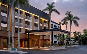 Courtyard By Marriott - Naples Hotel Exterior photo