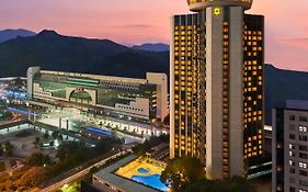 Shangri-La Shenzhen - Nearby Luohu Border, Outdoor Swimming Pool Hotel Exterior photo