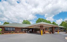 Quality Inn Near Speedway Wilkesboro Exterior photo