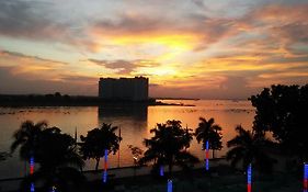 Bougainvillier Hotel Phnom Penh Exterior photo