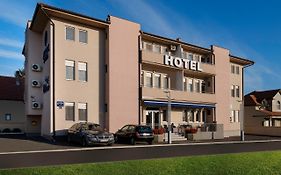 Airport Hotel Garni Beograd Exterior photo