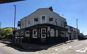 The Bridge Inn Isleworth Exterior photo