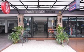 Double Dd House At Mrt Sutthisarn Hostel Bangkok Exterior photo