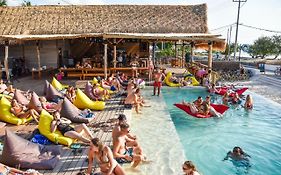 Mad Monkey Gili Trawangan Hostel Exterior photo