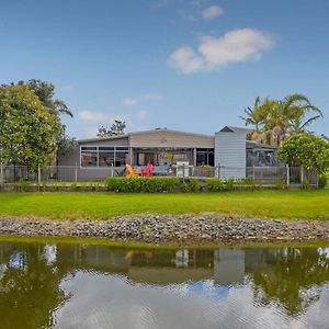 Sanctuary By The Water - Matarangi Holiday Home Exterior photo