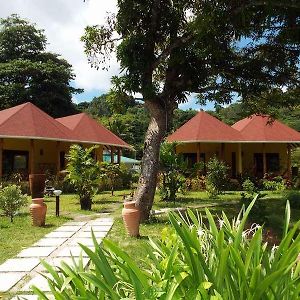 Les Lauriers Eco Hotel & Restaurant Anse Volbert Village  Exterior photo