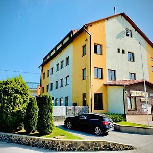 Penzion Domes Hotel Cadca Exterior photo