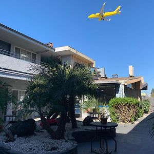 Skyways Hotel Los Angeles Exterior photo