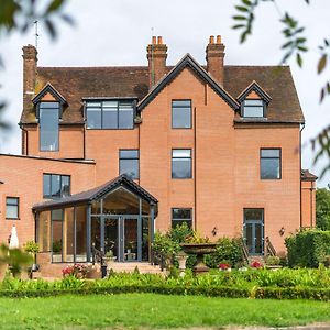 Guildford Manor Hotel & Spa Exterior photo