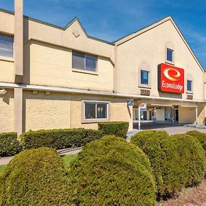 Econo Lodge Cortland Exterior photo