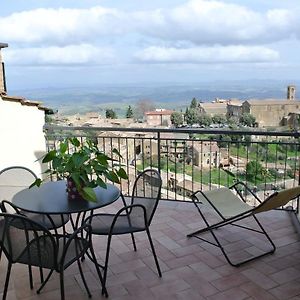 Historic Center Apartment With Private Garage Montalcino Exterior photo