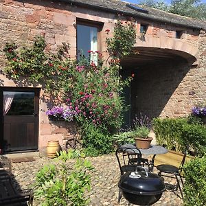 Historic Converted Byre In Courtyard Of 16C House Villa Caldbeck Exterior photo