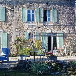 Le Marquisat 16320 Bed & Breakfast Gardes-le-Pontaroux Exterior photo