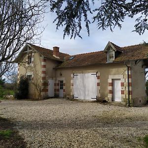 PETIT SAINT HUBERT 1 à 4 PERSONNES Bed & Breakfast Velles  Exterior photo