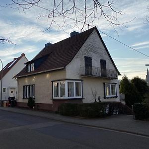 Schoene Einliegerwohnung Mitten In Puettlingen Exterior photo