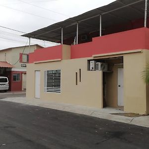En El Extranjero Como En Casa Guayaquil Exterior photo