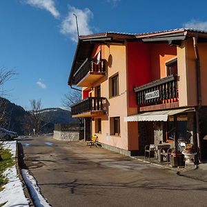 Apartment Jorsi With Mountain View Zrece Exterior photo