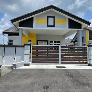 Bungalow Homestay Jasin Perdana Exterior photo