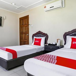 Oyo 90376 Centre Point Hotel Limbang Exterior photo