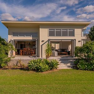 Golfers And Beach Lovers Dream - Matarangi House Villa Exterior photo