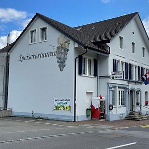 Speiserestaurant Traube Hotel Kuttigen Exterior photo