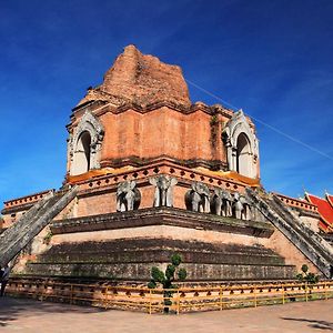 Bed Stop Hotel Chiangmai Chiang Mai Exterior photo