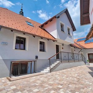 Auzlak Hisa, Apartments. Luce Exterior photo