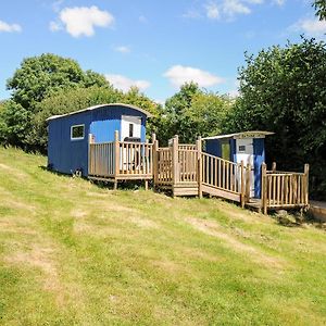 Shepherds Hut Villa Lostwithiel Exterior photo