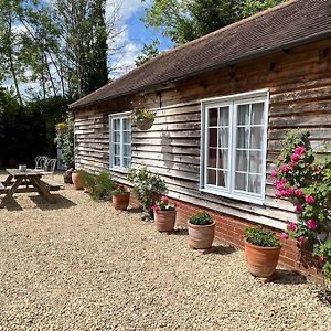 The Old Estate Office - Enchanting, Stylish Garden Cottage, Peaceful & Quiet Hurley  Exterior photo