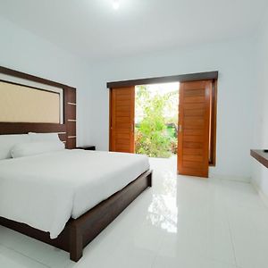 Kadek Bagus Guesthouse Denpasar Mitra Reddoorz Kerobokan  Exterior photo