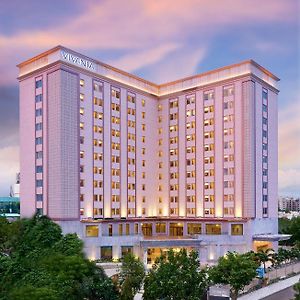 Vivanta Ahmedabad Sg Highway Hotel Exterior photo