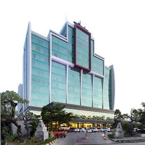 Claro Kendari Hotel Exterior photo