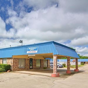 Rodeway Inn Gainesville I-35 Exterior photo