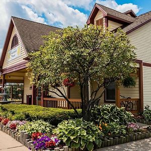 Econo Lodge & Suites Cascade Exterior photo