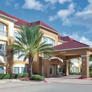 La Quinta By Wyndham Bay City Hotel Exterior photo