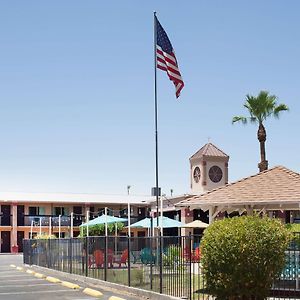 Howard Johnson By Wyndham Yuma Hotel Exterior photo