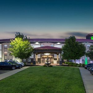 La Quinta By Wyndham Blue Springs Hotel Exterior photo